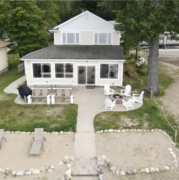 11362 E Shore, Delton, MI 49046