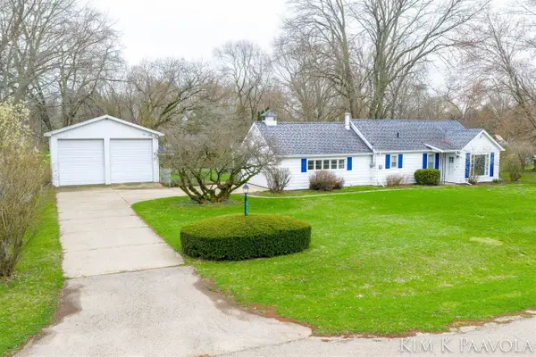 916 James, Plainwell, MI 49080