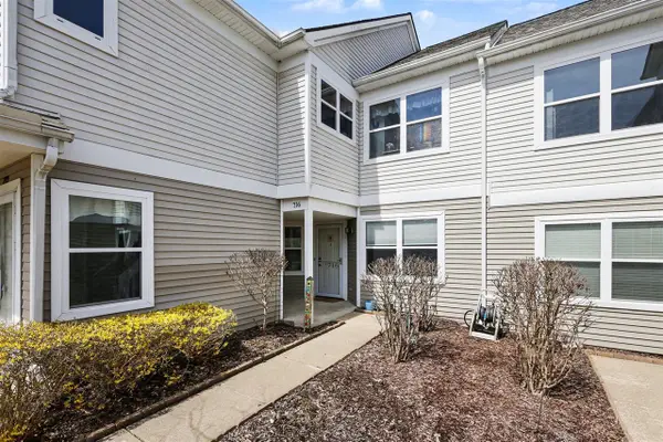 716 Cobblestone, Chelsea, MI 48118