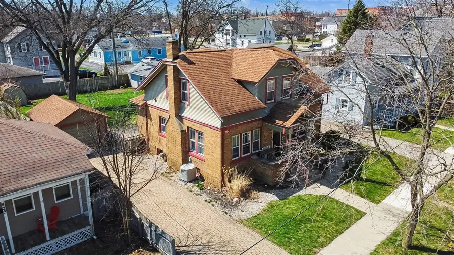 421 E Clinton, Howell, MI 48843 - #3