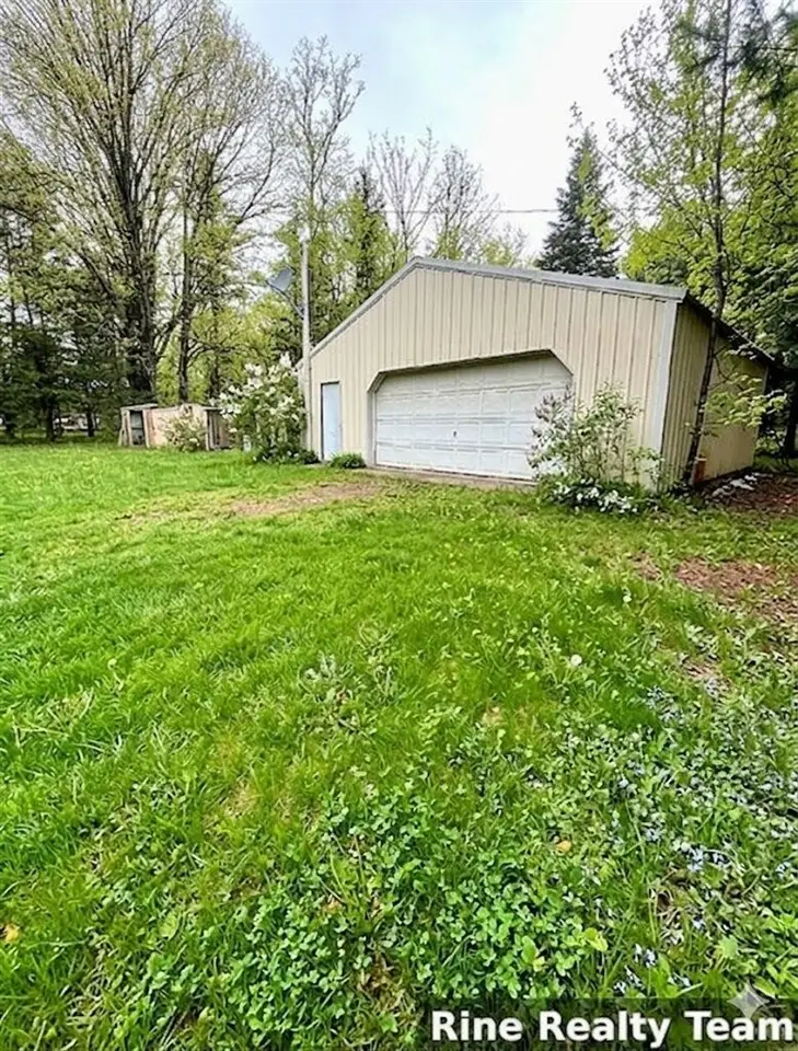 10624 W 22 1/2, Mesick, MI 49668 - #2