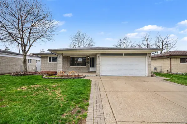 33057 Sherwood Forest, Sterling Heights, MI 48310