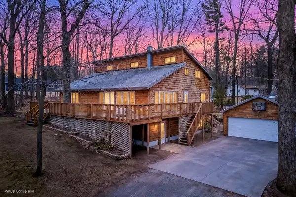 9531 W Silver Lake, Mears, MI 49436