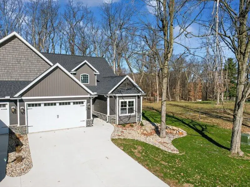 1132 Lochaven, Hillsdale, MI 49242 - #2