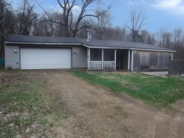 41704 6th, Bloomingdale, MI 49026