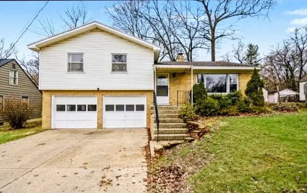 3835 Burlingame, Wyoming, MI 49509