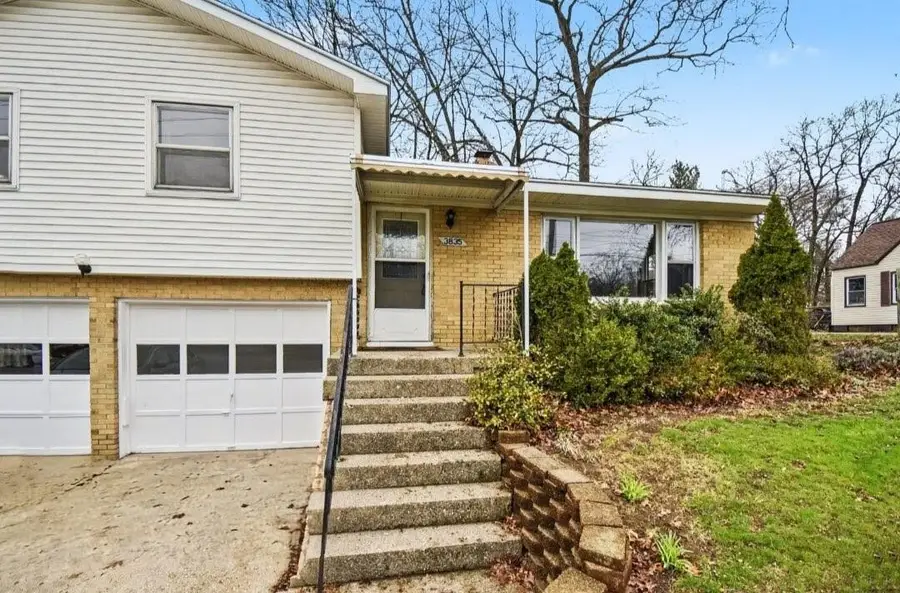 3835 Burlingame, Wyoming, MI 49509 - #3