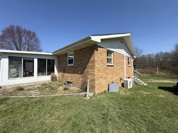 5747 W B, Plainwell, MI 49080