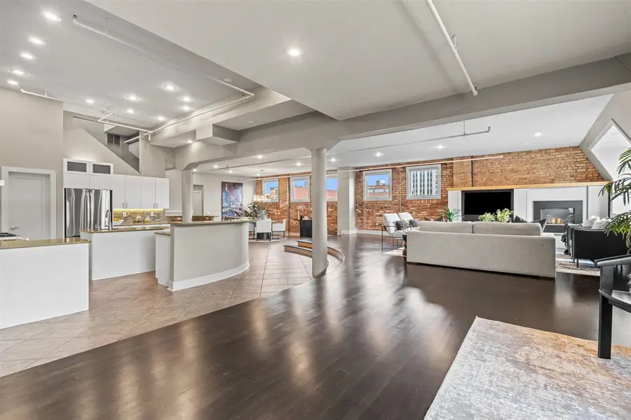 230 N Kalamazoo #401, Kalamazoo, MI 49007 - #3