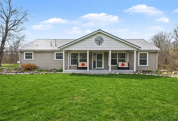 45284 Co Rd 703, Coloma, MI 49038