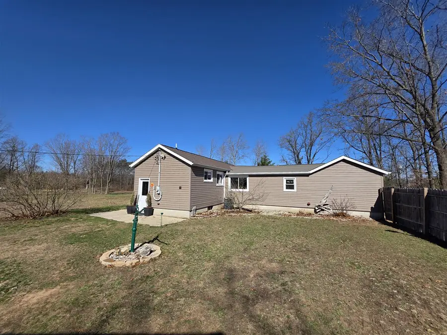 1471 E Beechwood, Everett, MI 49349 - #2