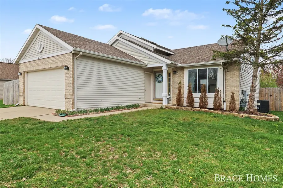 4748 Meadow Lake, Kentwood, MI 49512 - #2