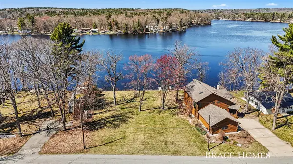 5423 Front, Newaygo, MI 49337