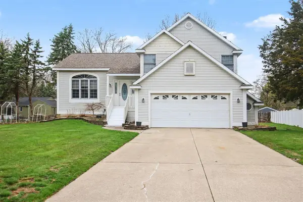 477 Pine Wood, Holland, MI 49424