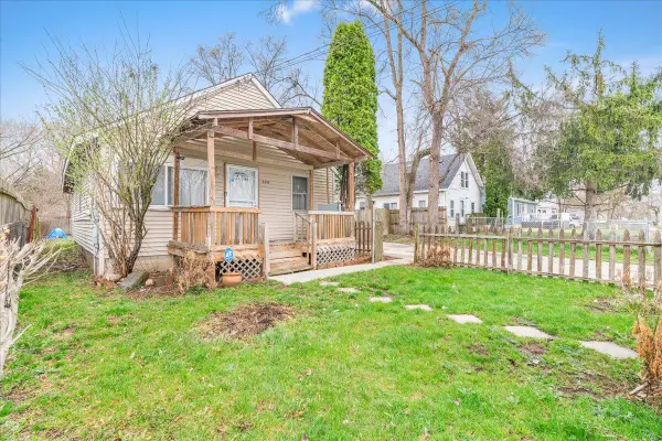 4924 Pleasant Grove, Lansing, MI 48910