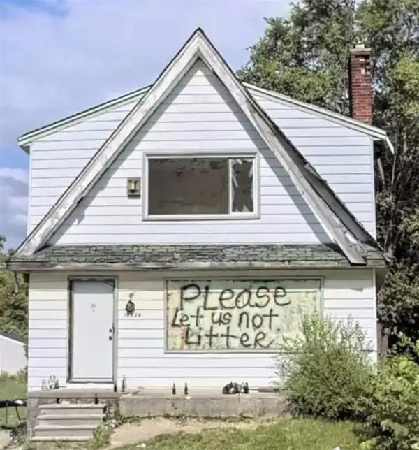 12828 Strathmoor, Detroit, MI 48227