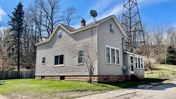 183 12th, Manistee, MI 49660
