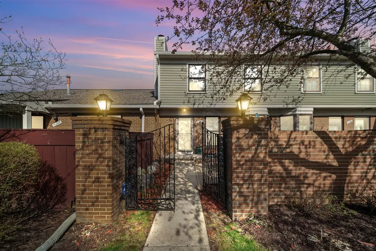 31260 Country, Farmington Hills, MI 48331 - #1