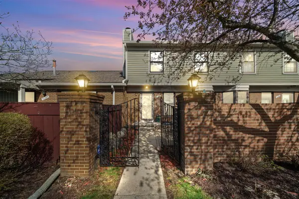 31260 Country, Farmington Hills, MI 48331