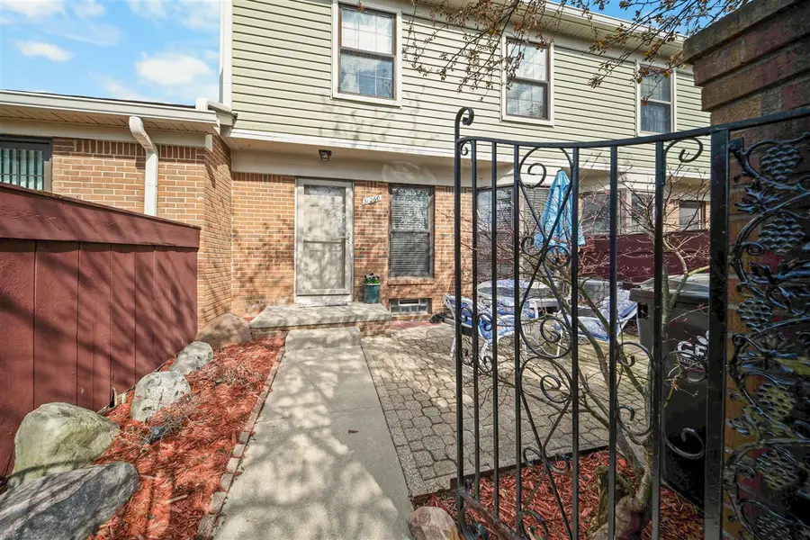 31260 Country, Farmington Hills, MI 48331 - #3