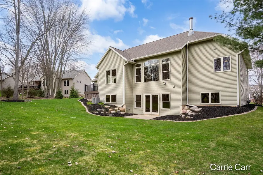 80 Chelsea Ct Ne, Rockford, MI 49341 - #3