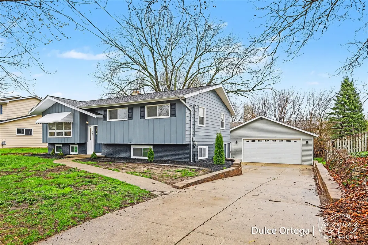 3042 Perry, Wyoming, MI 49519 - #1