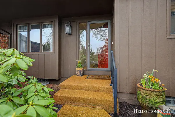 5980 Parview, Grand Rapids, MI 49546