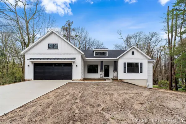 2322 Forest Trail, Fennville, MI 49408