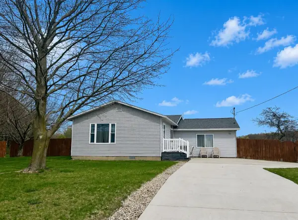 1422 E Chauvez, Scottville, MI 49454