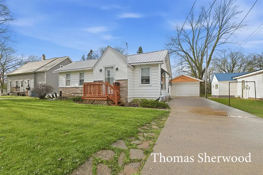 409 W Oak, Fremont, MI 49412 - #2