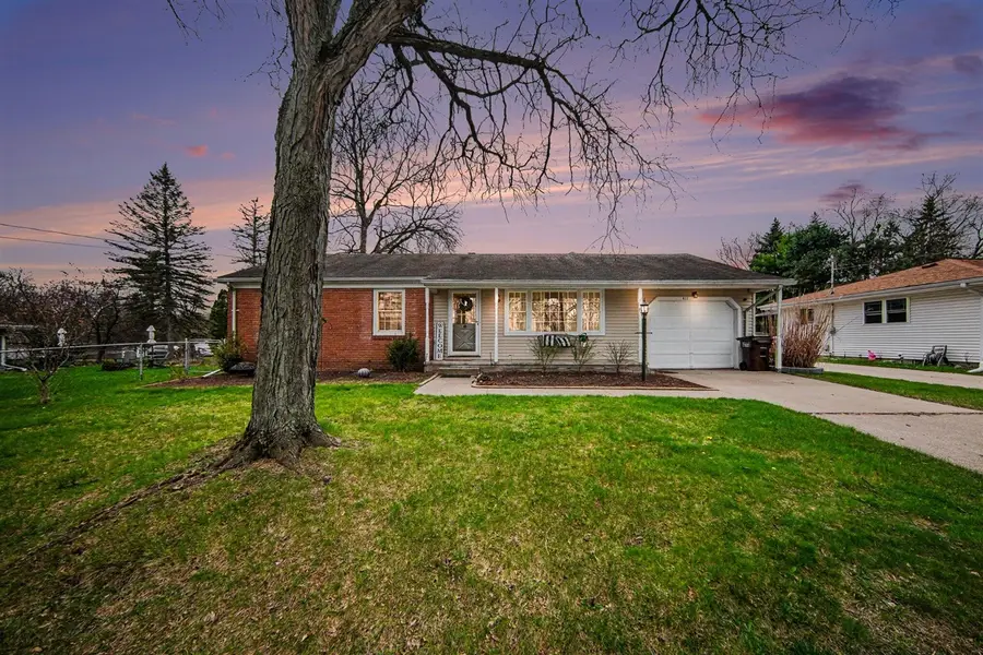 411 Park, Jackson, MI 49203 - #2