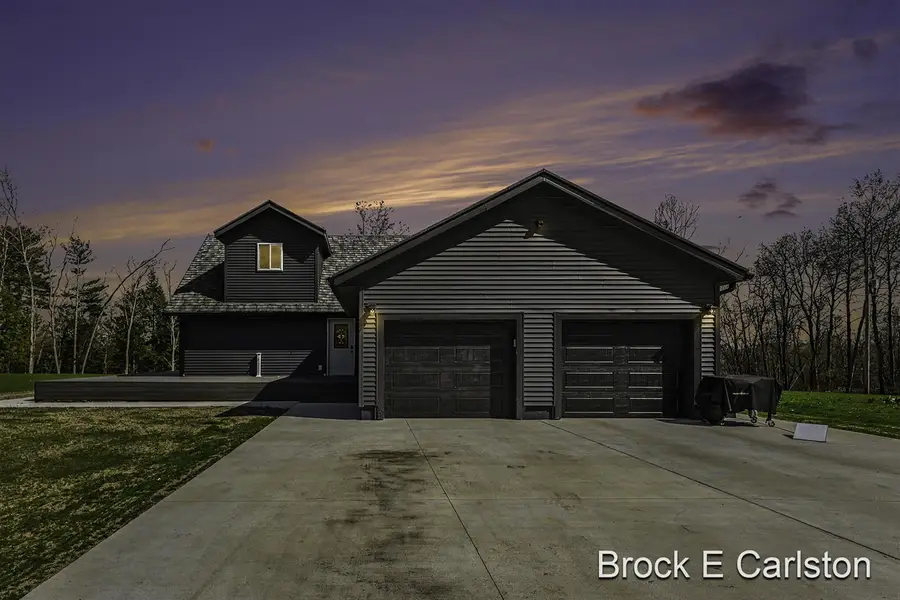 3233 Becker, Muskegon, MI 49445 - #2