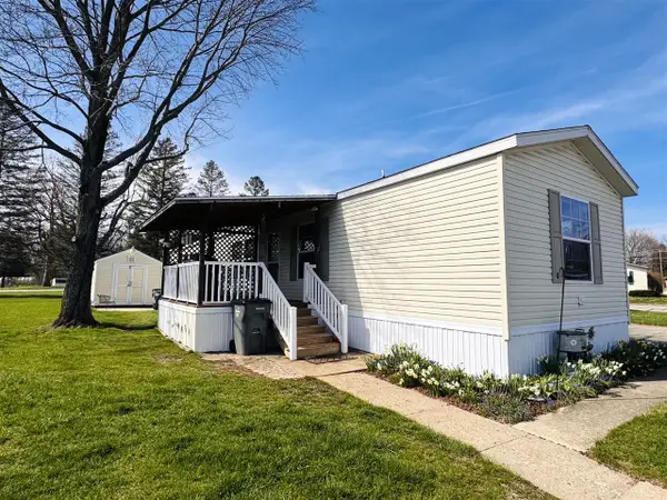 69205 Garver Lake #2, Edwardsburg, MI 49112