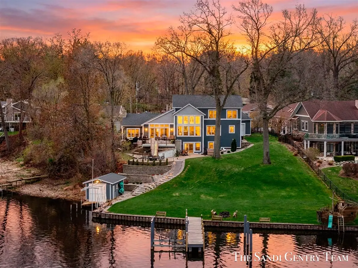 7 Circle, Fruitport, MI 49415 - #1