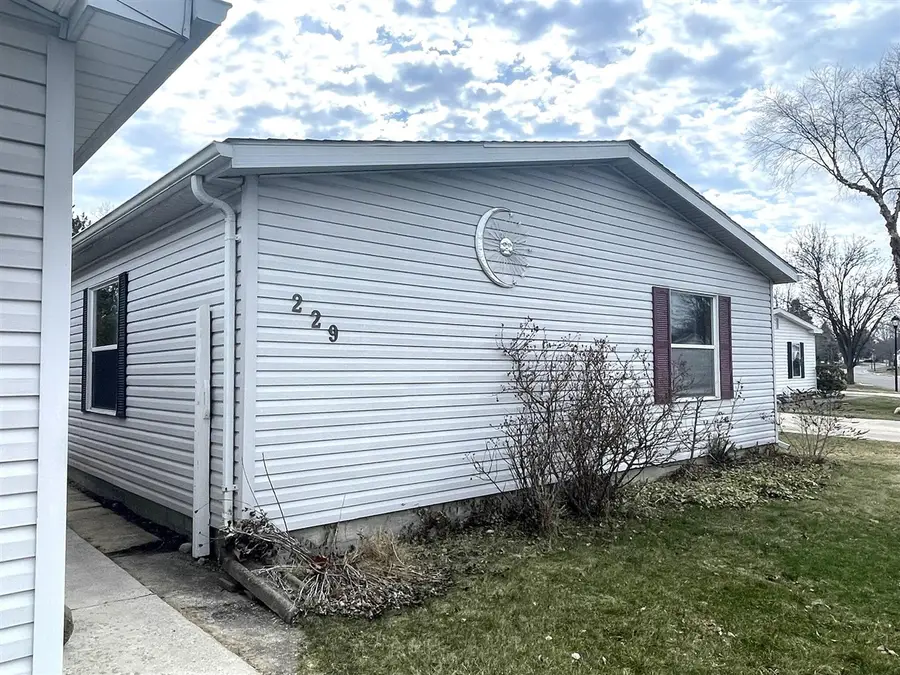 229 Cadgewith, Lansing, MI 48906 - #2