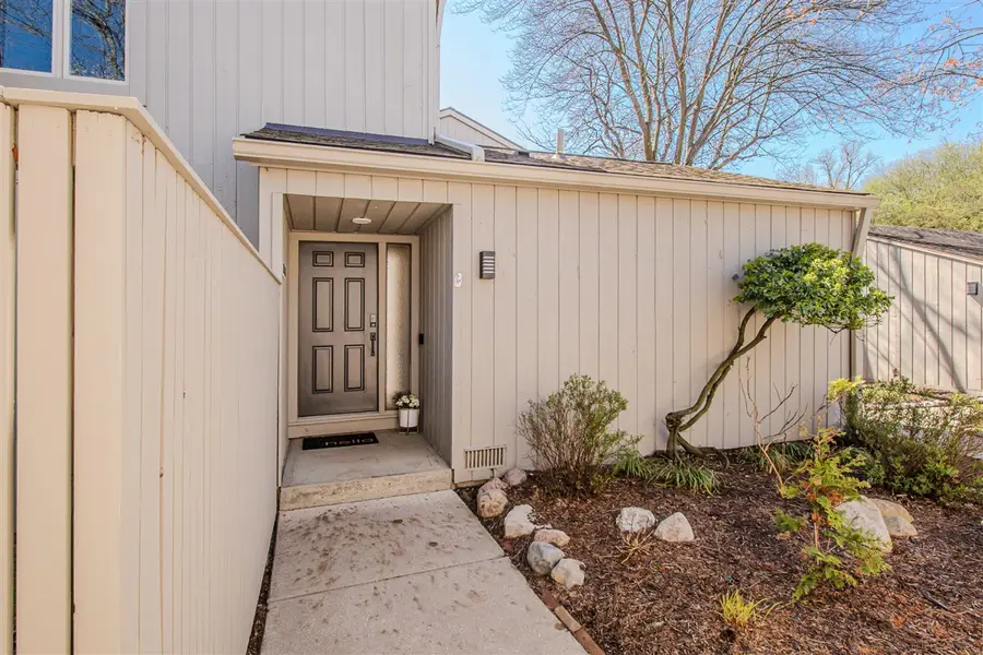 2204 Applewood, Ann Arbor, MI 48103 - #2