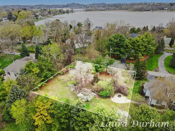 289 Crest, Douglas, MI 49406
