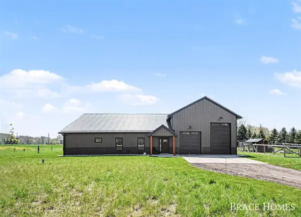 3414 144th, Dorr, MI 49323