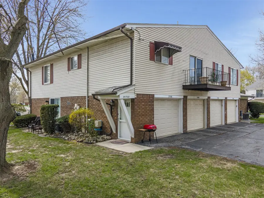 35768 Union Lake, Harrison Township, MI 48045 - #2