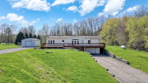 10430 Coon Hill, Munith, MI 49259