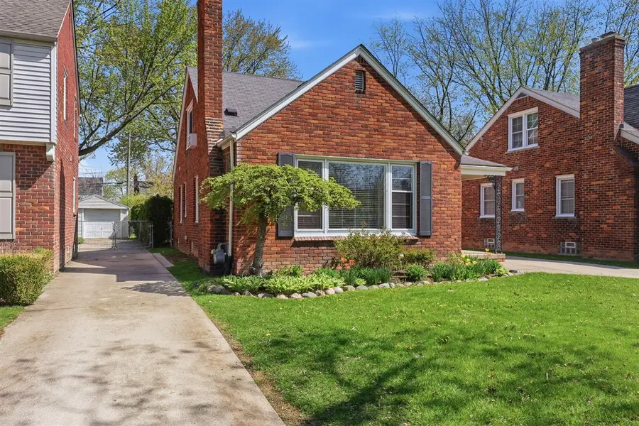1882 Kenmore, Grosse Pointe Woods, MI 48236 - #2