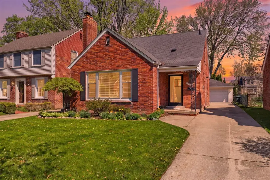 1882 Kenmore, Grosse Pointe Woods, MI 48236 - #3