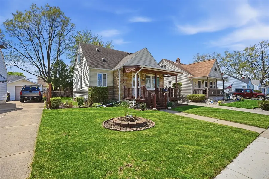 8292 Superior, Center Line, MI 48015 - #2