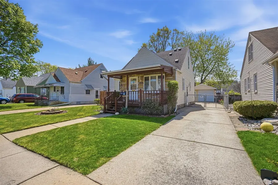 8292 Superior, Center Line, MI 48015 - #3