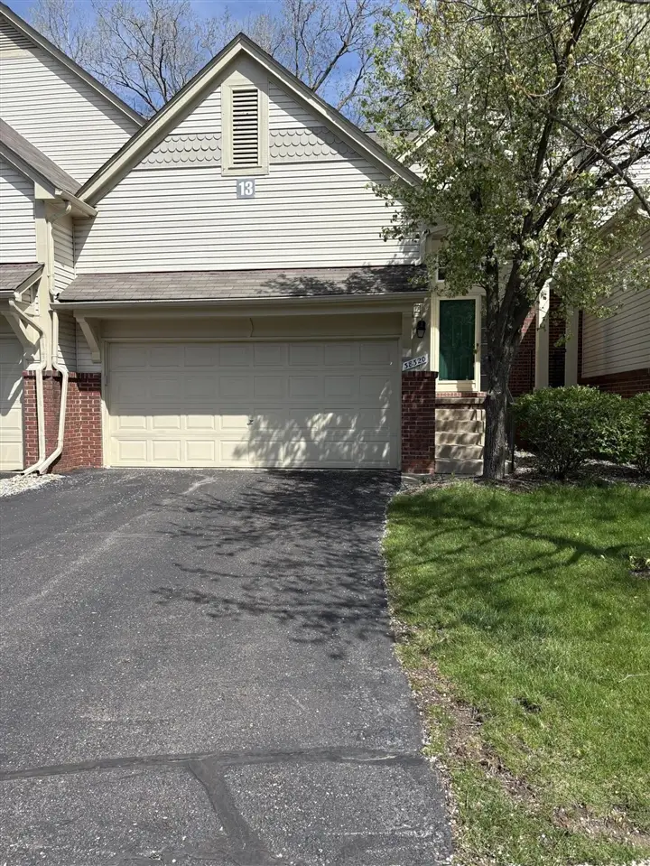 38320 Saratoga, Farmington Hills, MI 48331 - #2