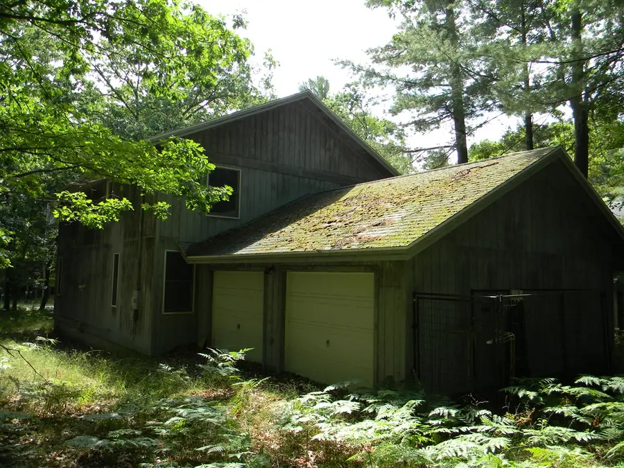 6383 S Lakeshore, Pentwater, MI 49449 - #2