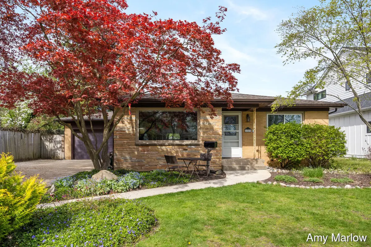 1553 Ridgewood, East Grand Rapids, MI 49506 - #1