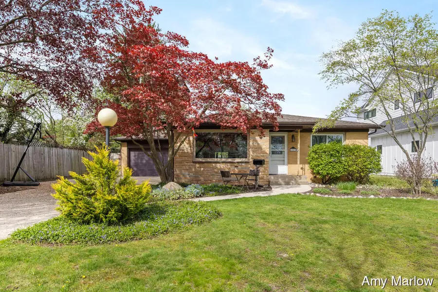 1553 Ridgewood, East Grand Rapids, MI 49506 - #3