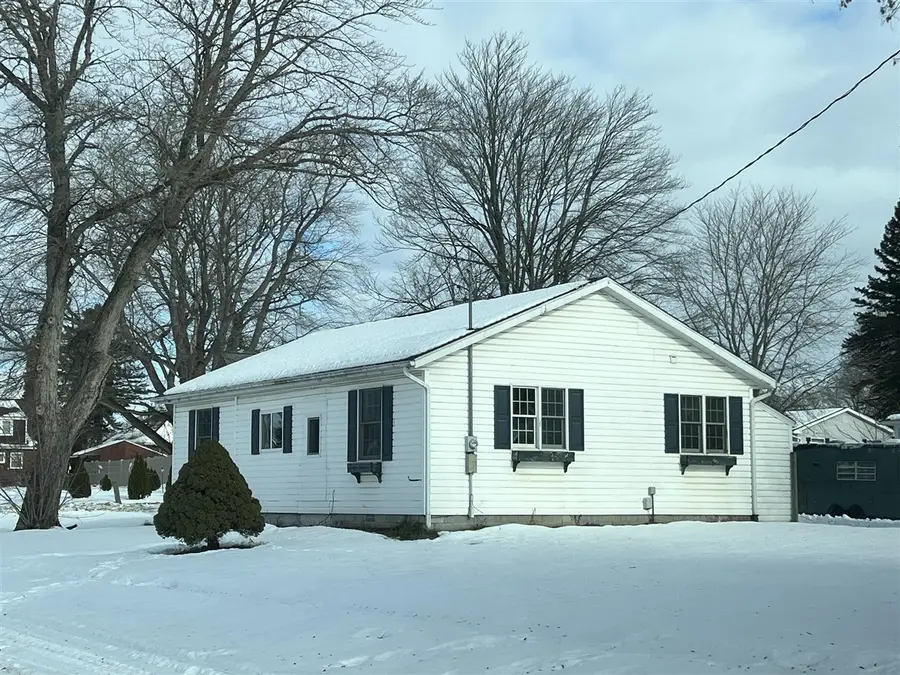 404 Herbert, Blanchard, MI 49310 - #2