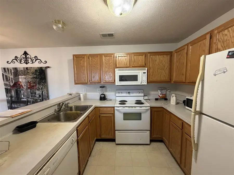 5835 Crosswinds #14, Norton Shores, MI 49444 - #3